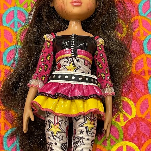 Moxie Girlz Sophina Art-titide 11" Doll Dressed as Shown - Picture 6 of 7